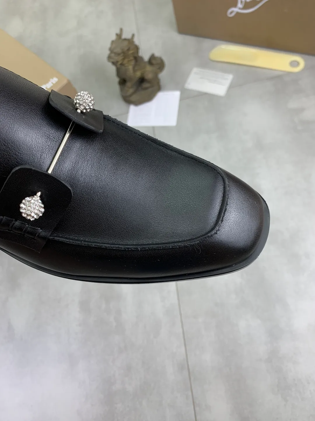 Men's shoes 💰P760 new style 💰high version 🇮🇹 CL red bottom series top purchasing original order series🔍🔍/🇮🇹Italian imported cowhide, imported genuine leather lining💪💪, completely 1⃣️ vs 1⃣️🇮🇹💪💪, ⚠Sole: The original sole provided by the original factory, the exclusive movable molded sole is super comfortable, ⚠Original factory follow-up goods, 🔍🔍high quality, you can come in and out at will, welcome to compare ⚠Size: 38-44 (45 46 can be customized)